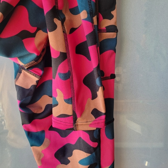 Pop Fit Hot Pink Blue Camo Leggings Pockets NWT Medium High Rise 12" in Stretch - Picture 8 of 9
